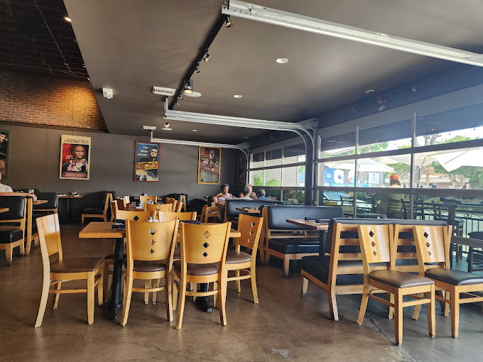 knolls restaurant in bixby knolls2