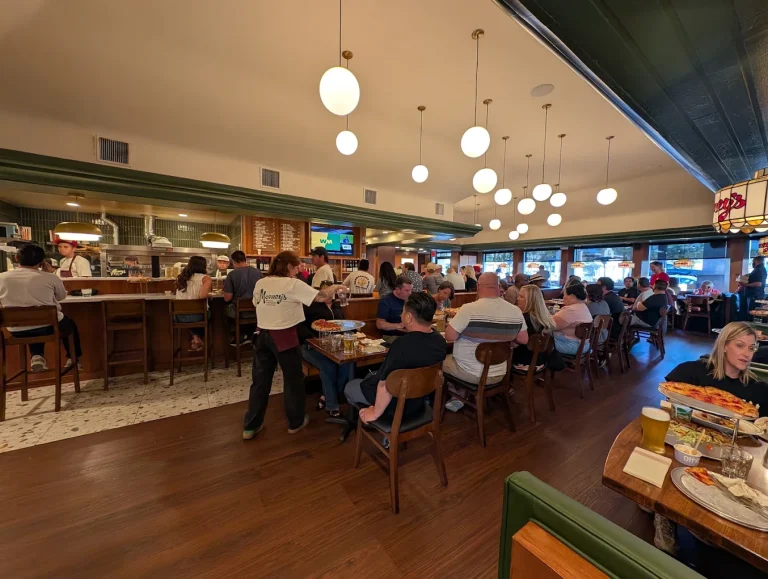 Mooneys Pizza Tavern3 1 768x579